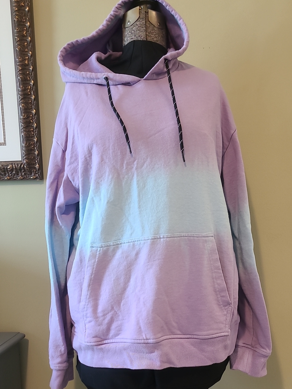 Edgar + Ash Pastel Ombre Lavender to Light Blue Pullover Hoodie, Size Large Mens